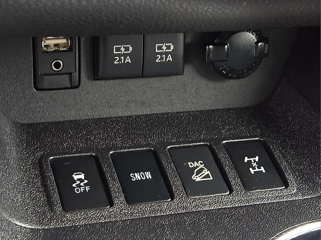 Used 2018 Toyota Highlander XLE AWD/4WD image 17