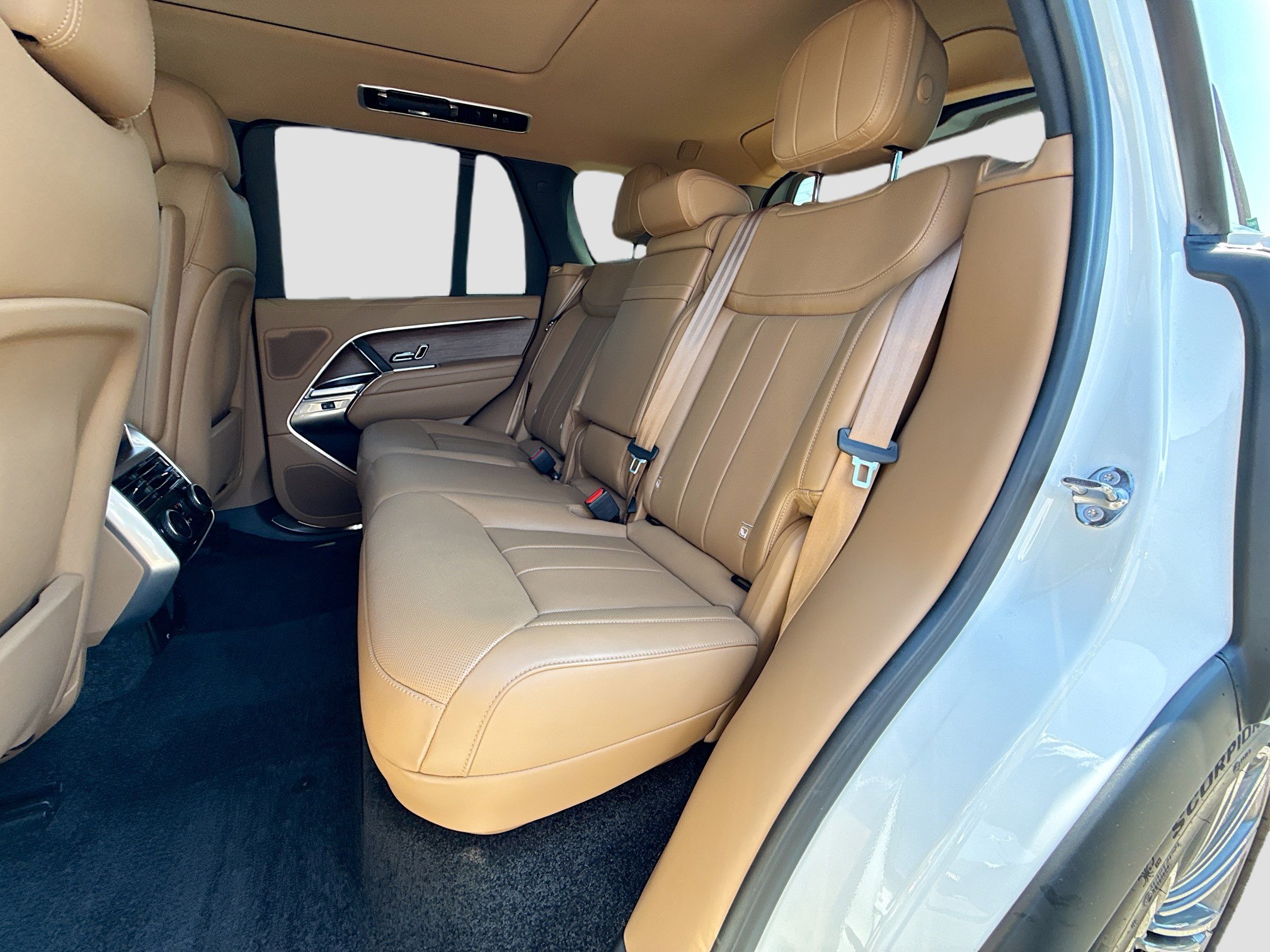 Used 2025 Land Rover Range Rover SE image 21