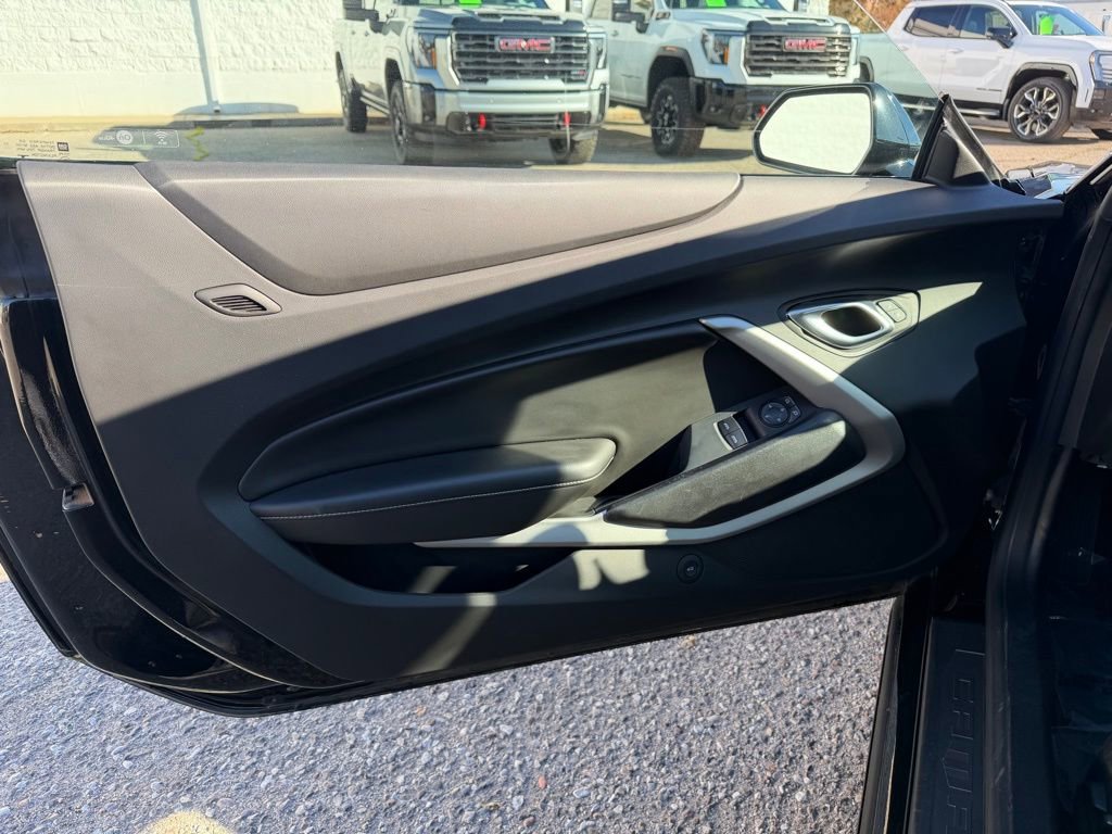 Used 2017 Chevrolet Camaro LT image 9