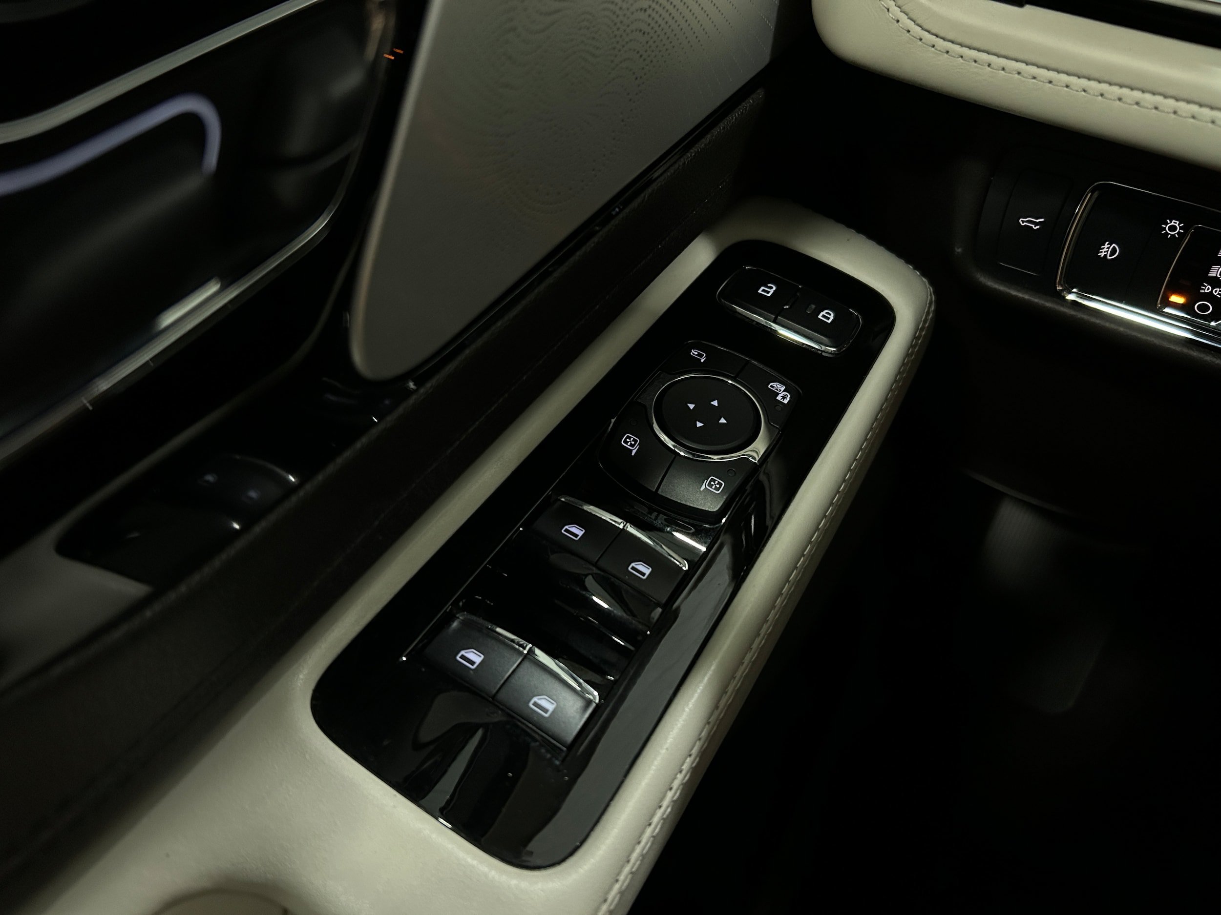 Used 2020 Lincoln Aviator Black Label w/ Dynamic Handling Package AWD/4WD image 24
