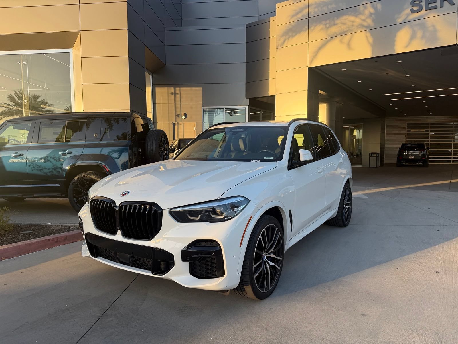 Used 2022 BMW X5 M50i AWD/4WD image 1