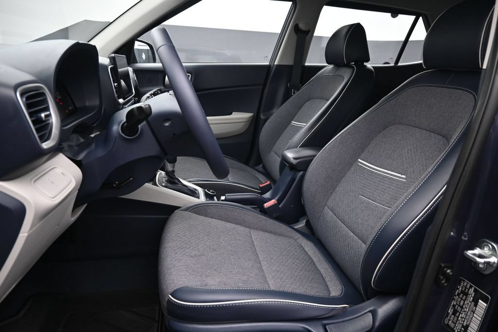 Certified 2024 Hyundai Venue Limited FWD image 10