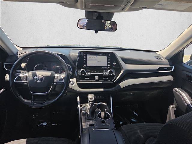 Used 2022 Toyota Highlander LE FWD image 16