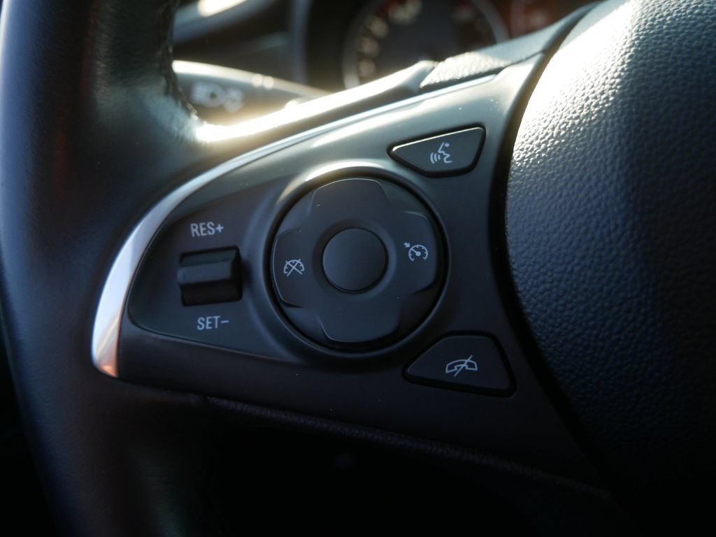 Used 2019 Buick LaCrosse Essence FWD image 17