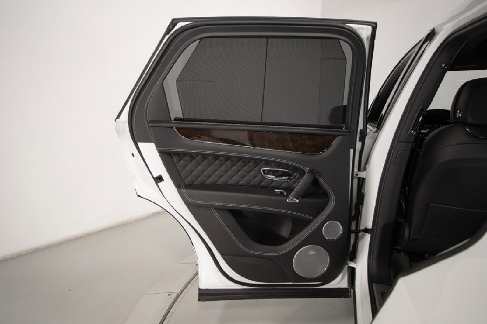 Used 2017 Bentley Bentayga image 42