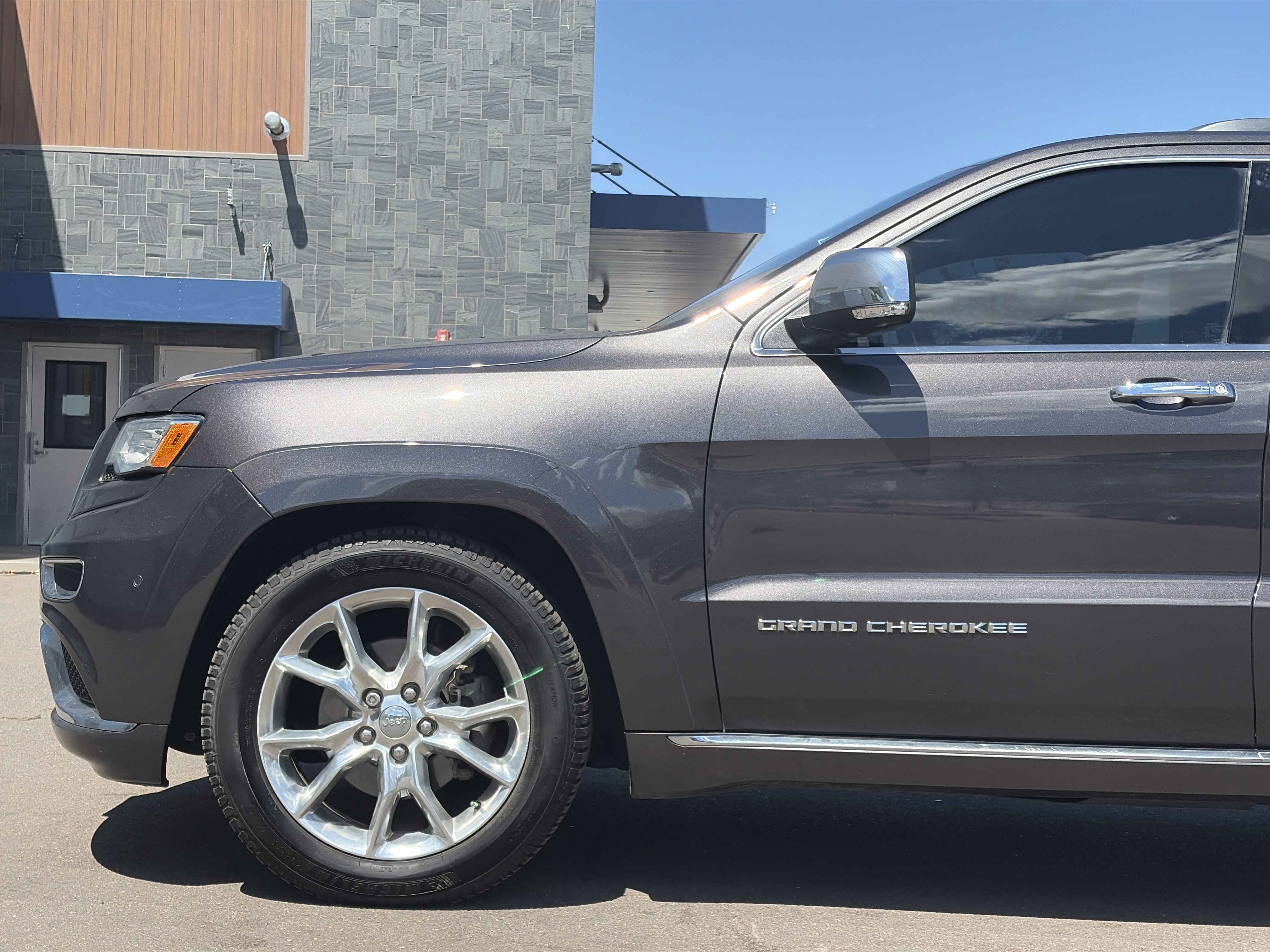 Used 2015 Jeep Grand Cherokee Summit AWD/4WD image 7
