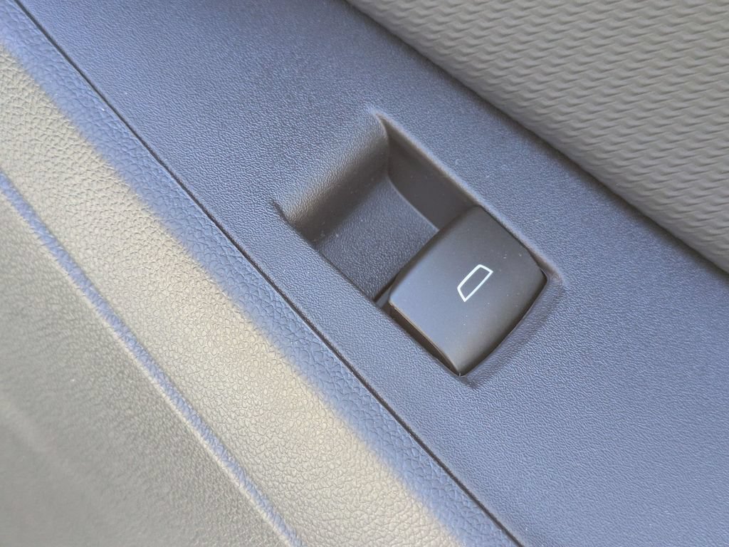 New 2026 Chevrolet Equinox LT w/ Safety and Technology Package FWD image 33