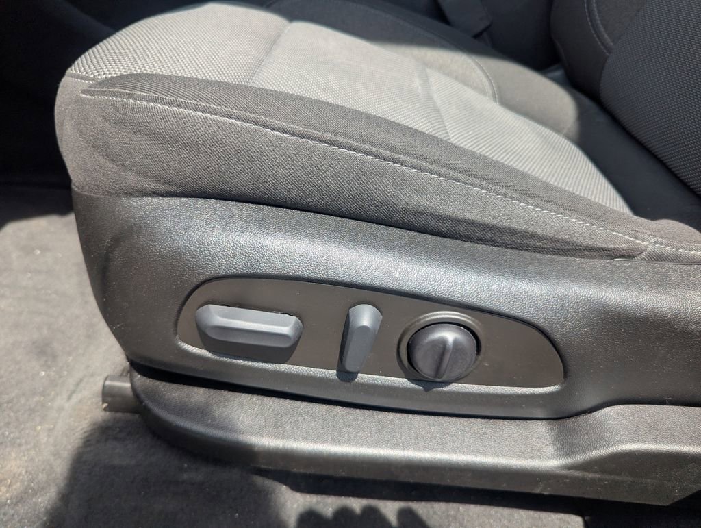 Used 2022 Chevrolet Traverse LT image 35