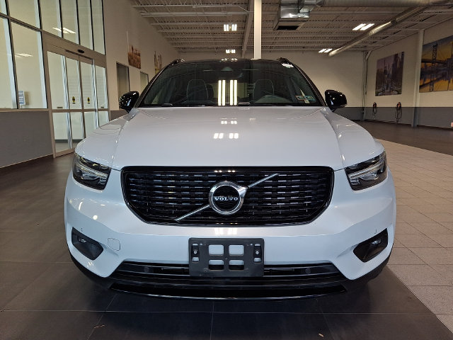 Used 2021 Volvo XC40 T5 R-Design w/ Climate Package AWD/4WD image 2