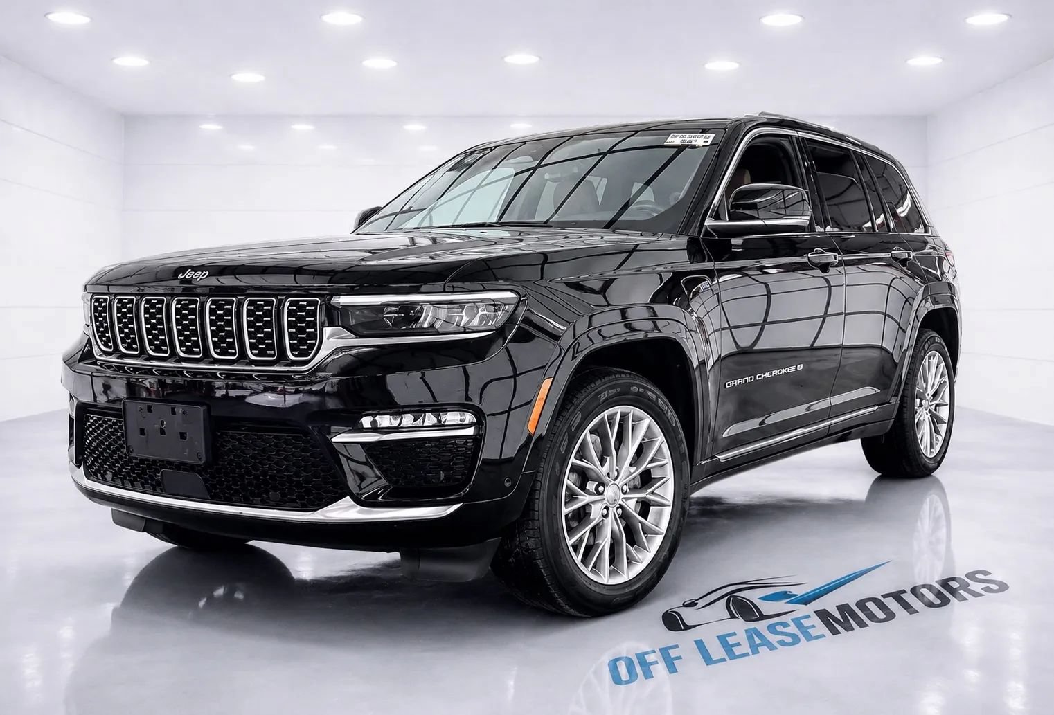 Used 2023 Jeep Grand Cherokee Summit w/ Luxury Tech Group V AWD/4WD image 1