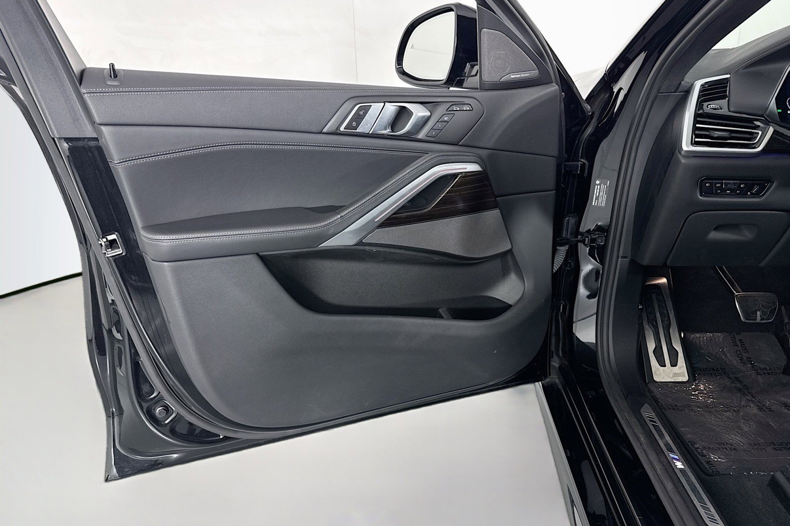Used 2021 BMW X6 sDrive40i w/ M Sport Package RWD image 21
