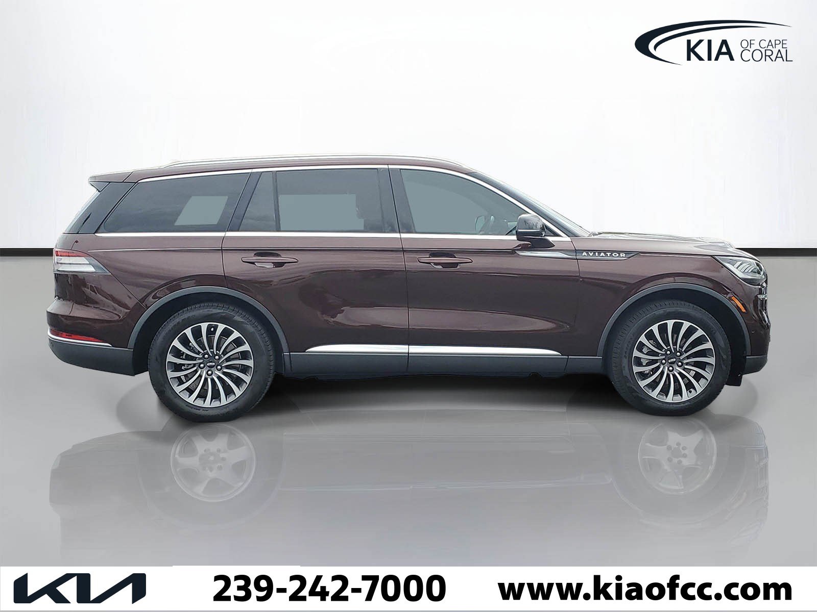 Used 2020 Lincoln Aviator Reserve w/ Elements Package Plus AWD/4WD image 3