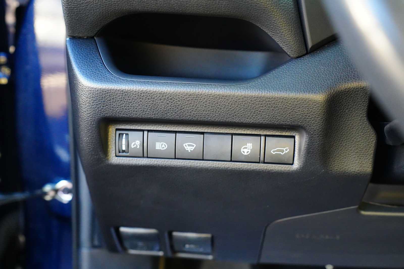 Used 2021 Toyota RAV4 XLE Premium AWD/4WD image 21