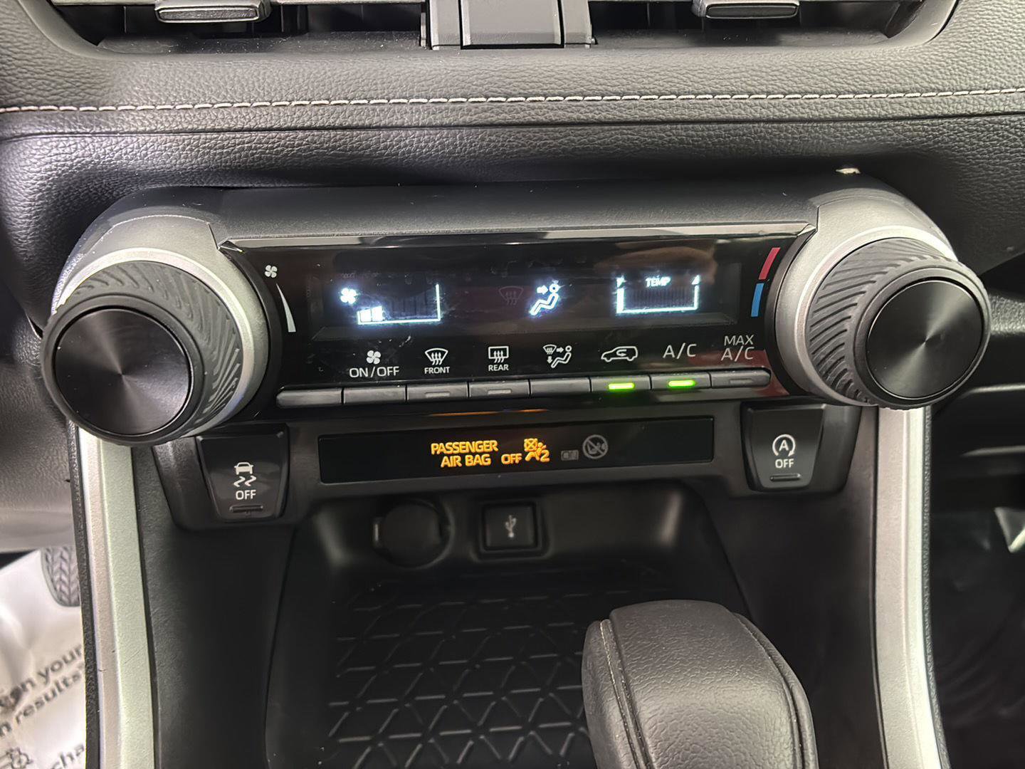 Used 2022 Toyota RAV4 LE AWD/4WD image 29