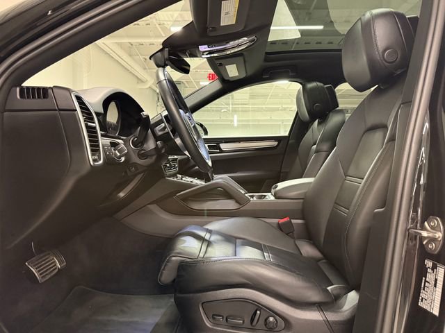 Certified 2023 Porsche Cayenne S image 5
