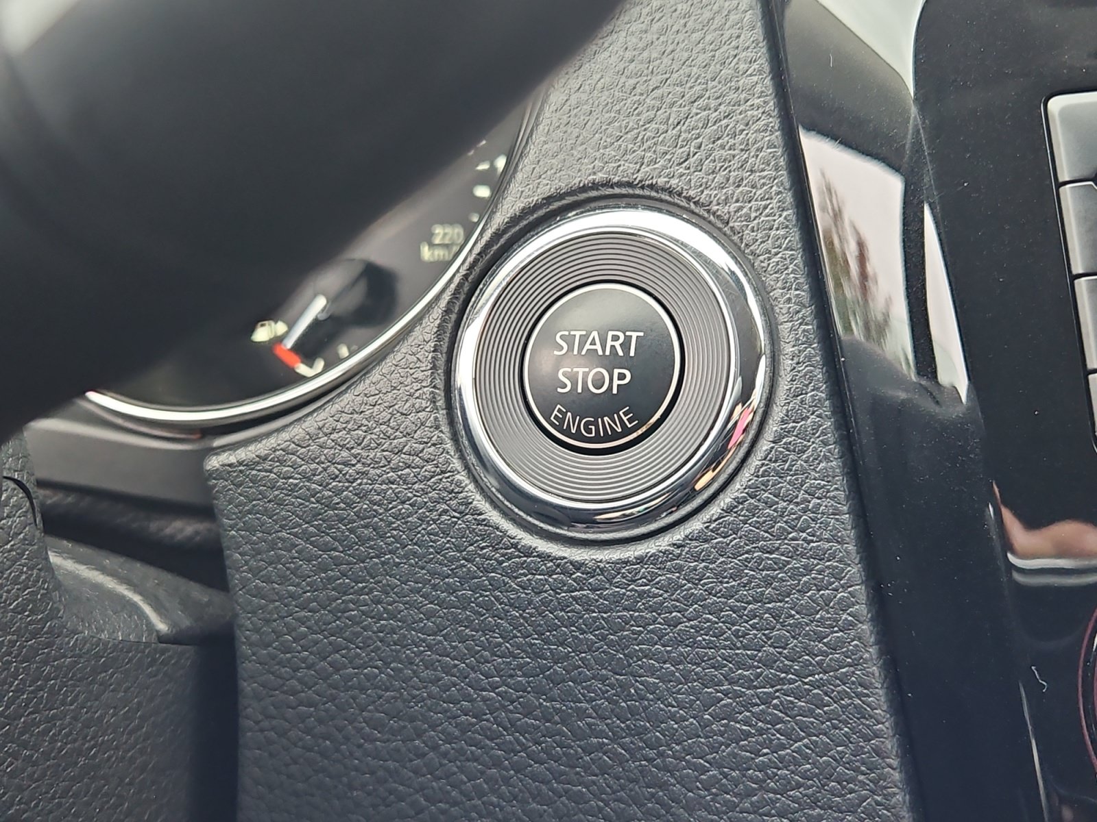 Used 2019 Nissan Rogue SV AWD/4WD image 19
