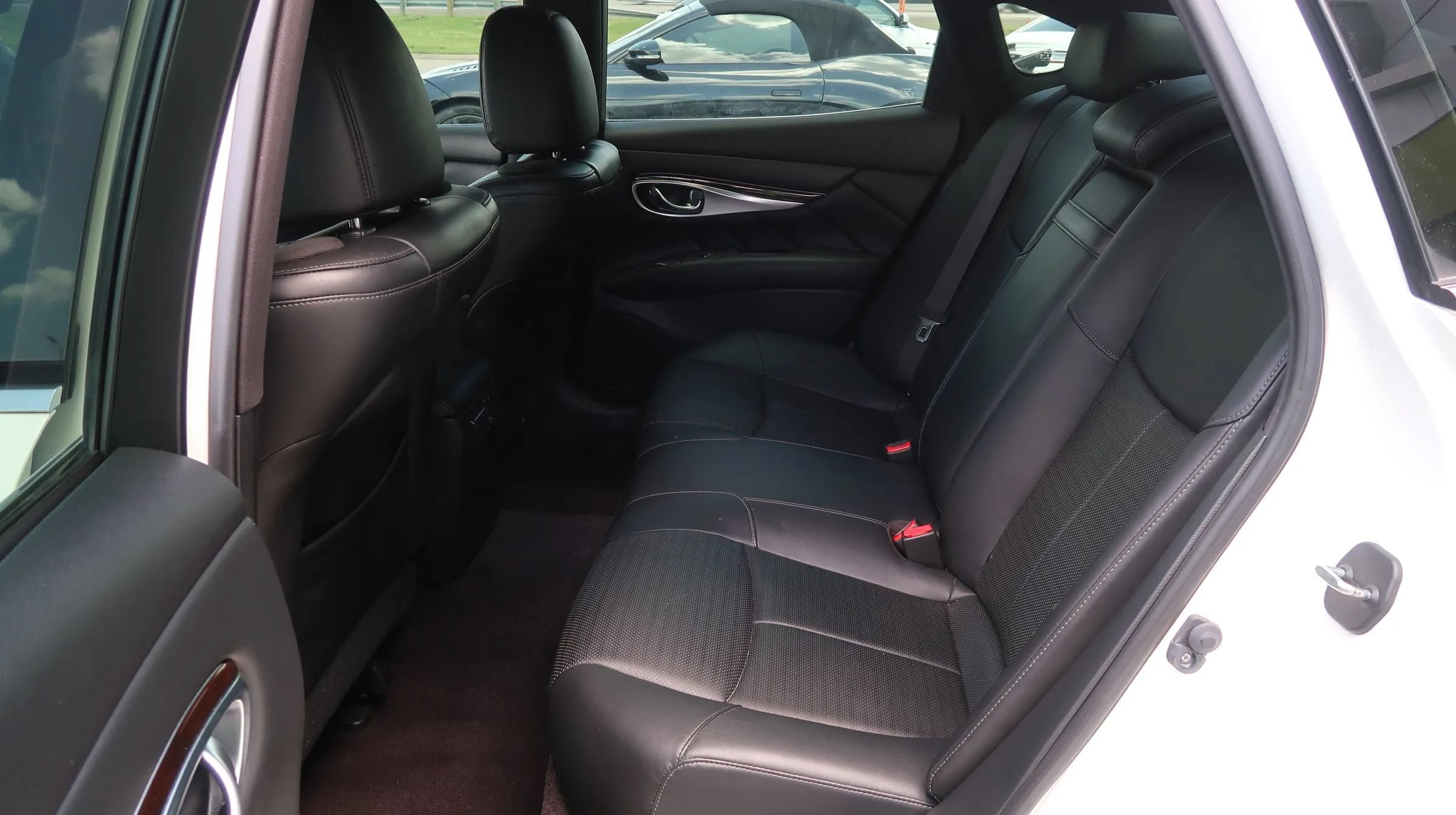 Used 2019 INFINITI Q70 Luxe w/ Sport Package RWD image 22