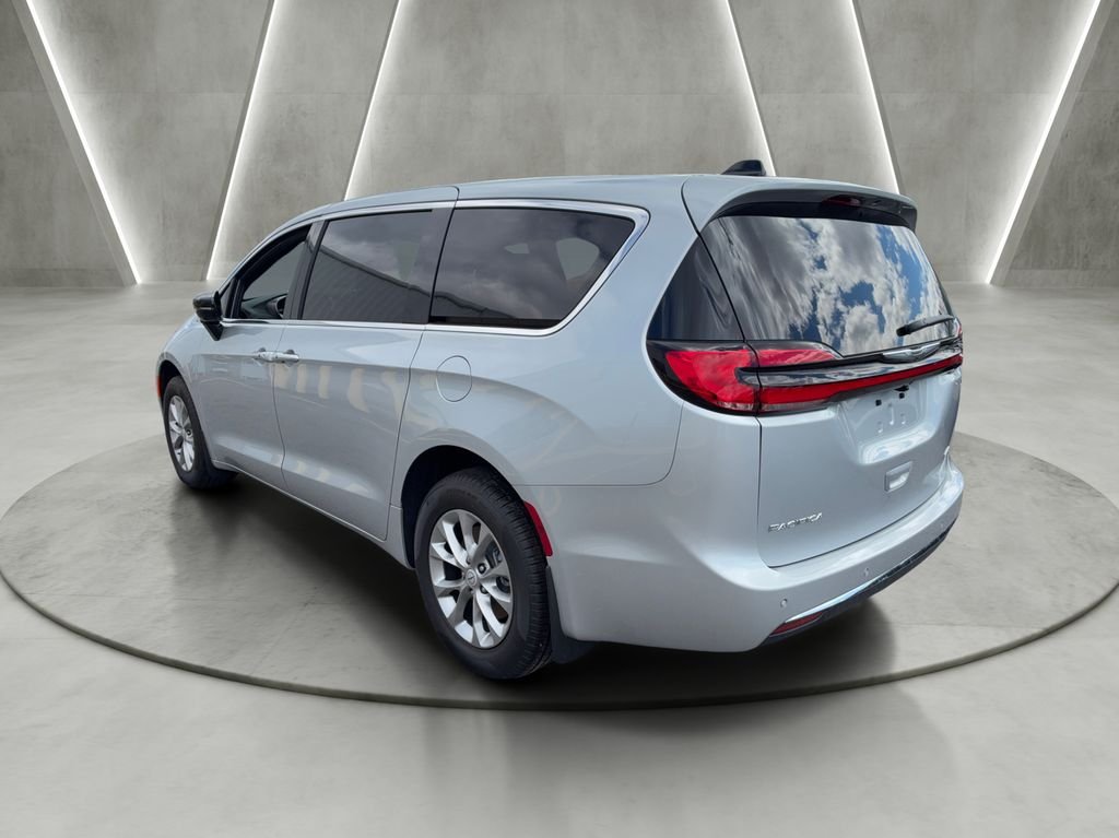 New 2026 Chrysler Pacifica Select AWD/4WD image 5