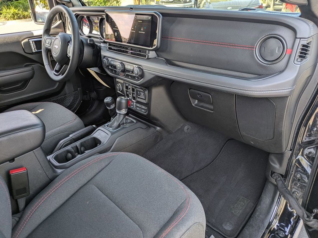 Used 2025 Jeep Wrangler Unlimited Rubicon AWD/4WD image 30