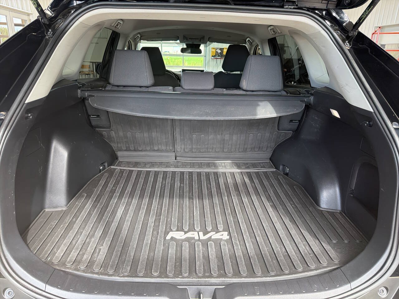 Used 2023 Toyota RAV4 LE AWD/4WD image 22