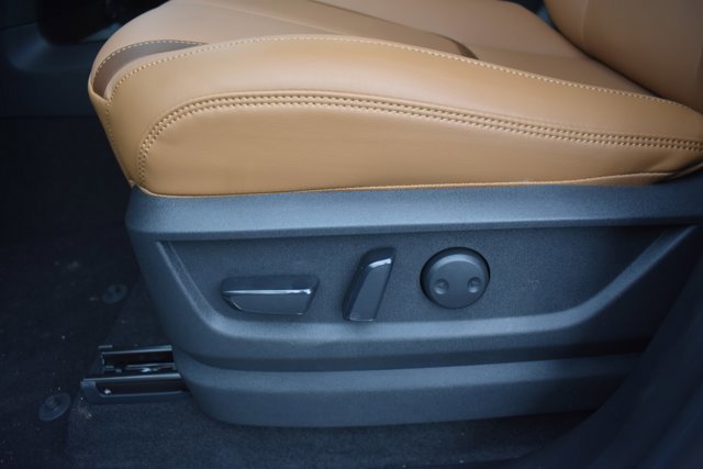 New 2026 Nissan Armada SL w/ Captain's Chari Seat Package image 13