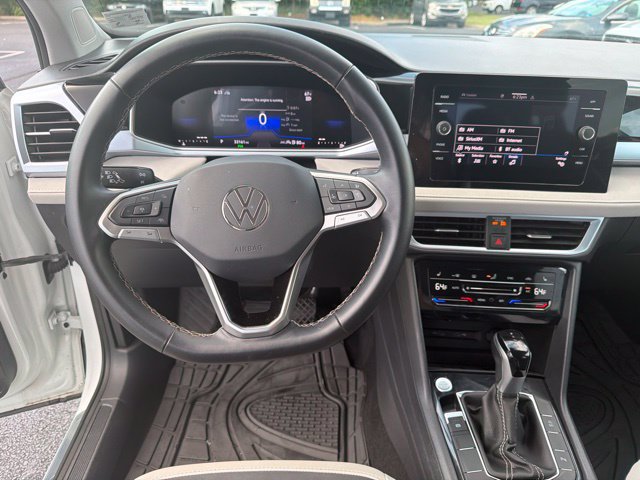 Used 2025 Volkswagen Taos SE AWD/4WD image 15