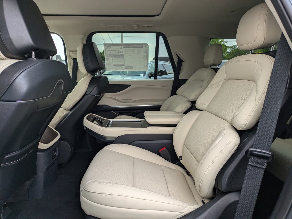 New 2027 Lincoln Navigator Reserve AWD/4WD image 15