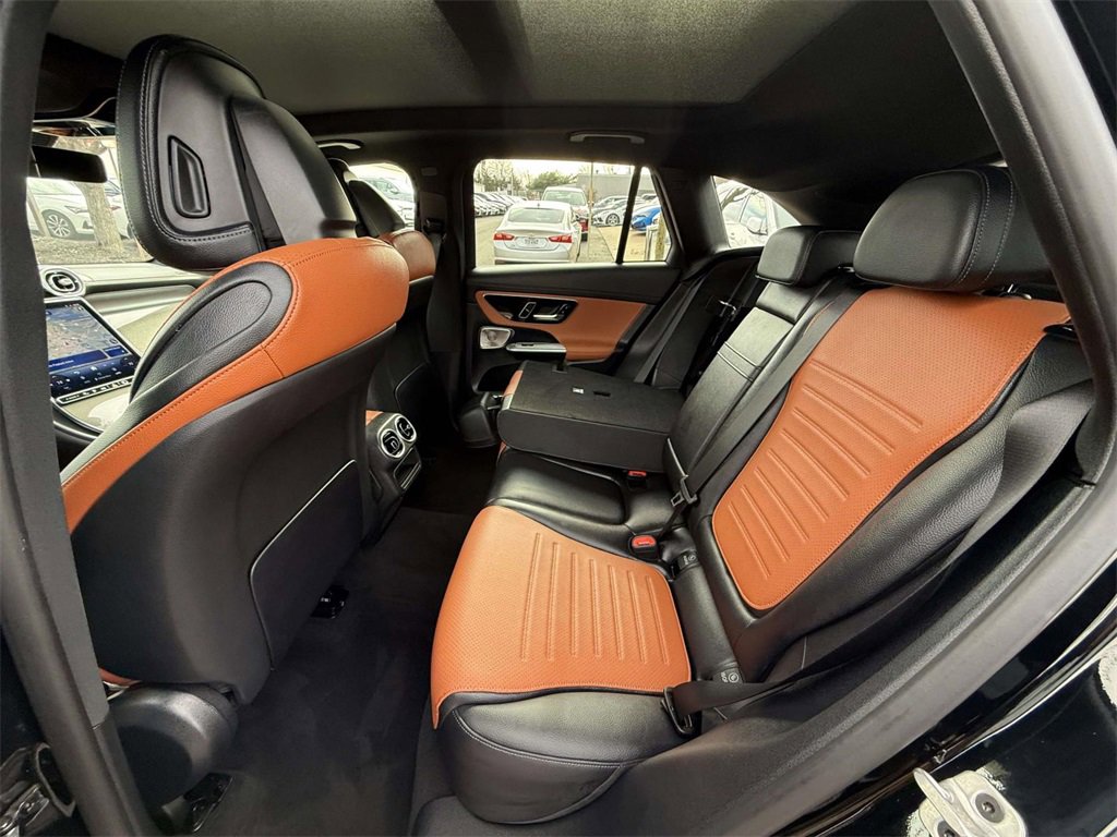 Used 2025 Mercedes-Benz GLC 350e 4MATIC image 12