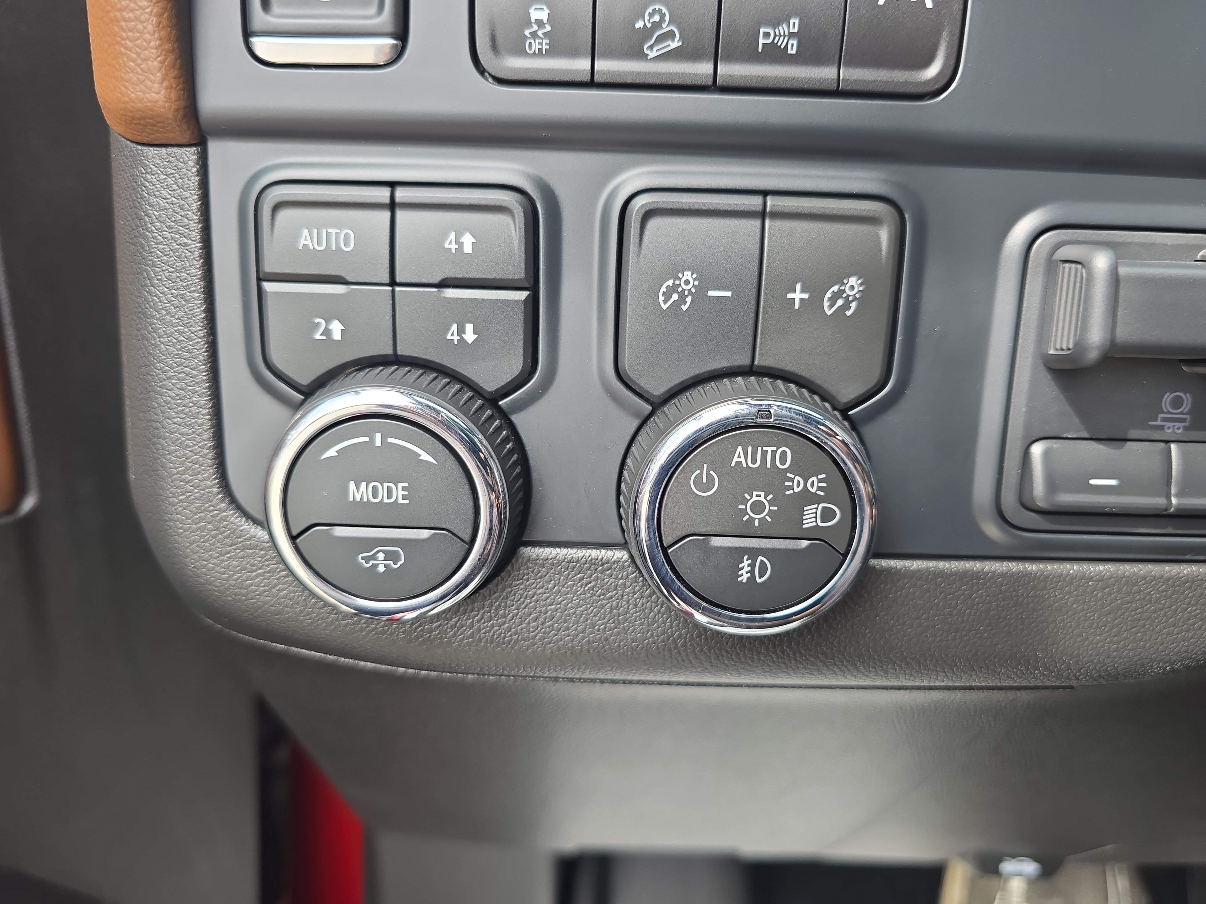 Used 2025 Chevrolet Tahoe High Country AWD/4WD image 26