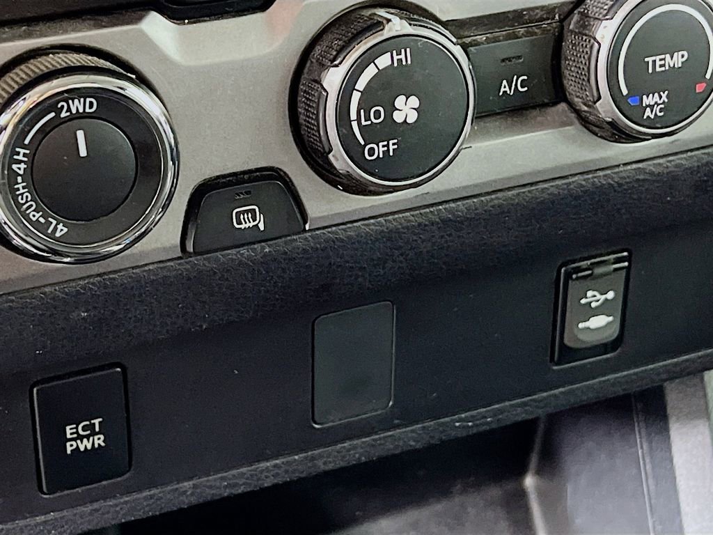 Used 2019 Toyota Tacoma SR5 AWD/4WD image 19