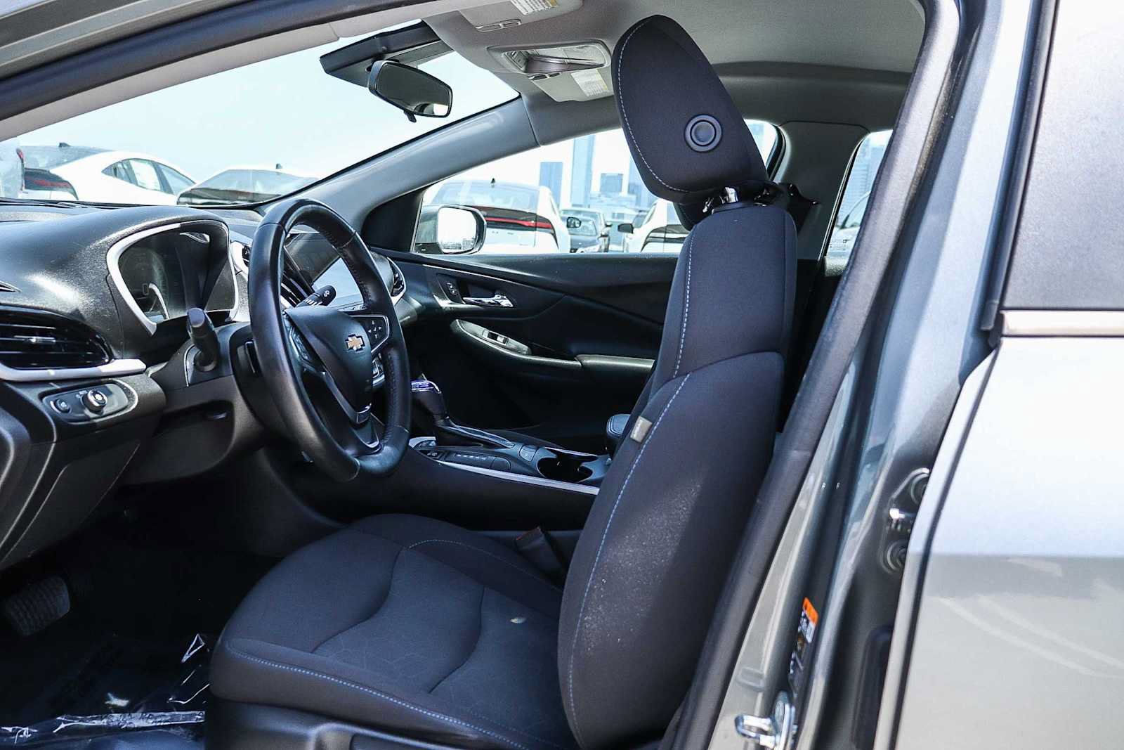 Used 2017 Chevrolet Volt LT FWD image 17