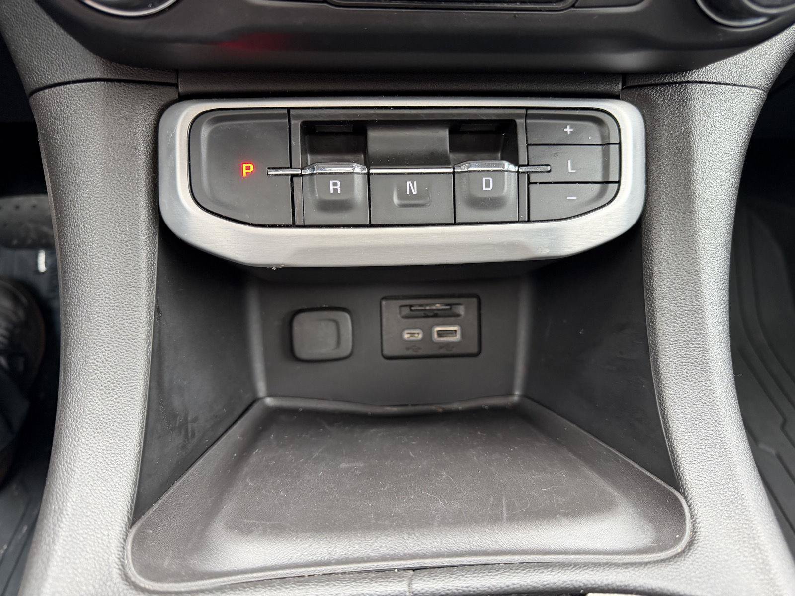Used 2020 GMC Acadia SLT w/ LPO, Floor Liner Package AWD/4WD image 18
