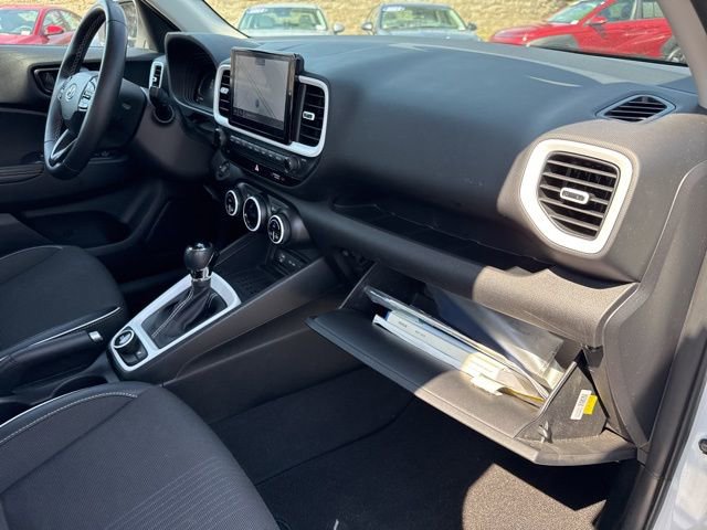 Used 2023 Hyundai Venue Limited image 25