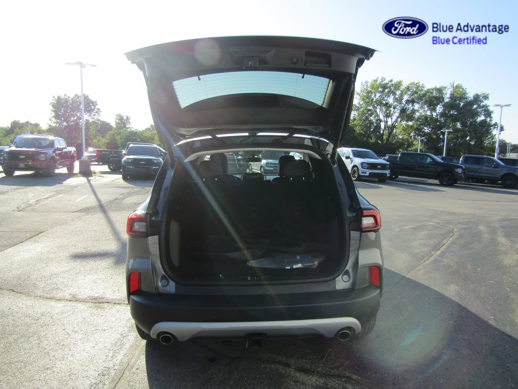 Certified 2026 Ford Escape SE w/ Class II Trailer Tow Package FWD image 9