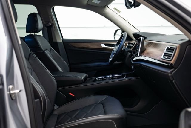 Used 2025 Volkswagen Atlas SE image 26