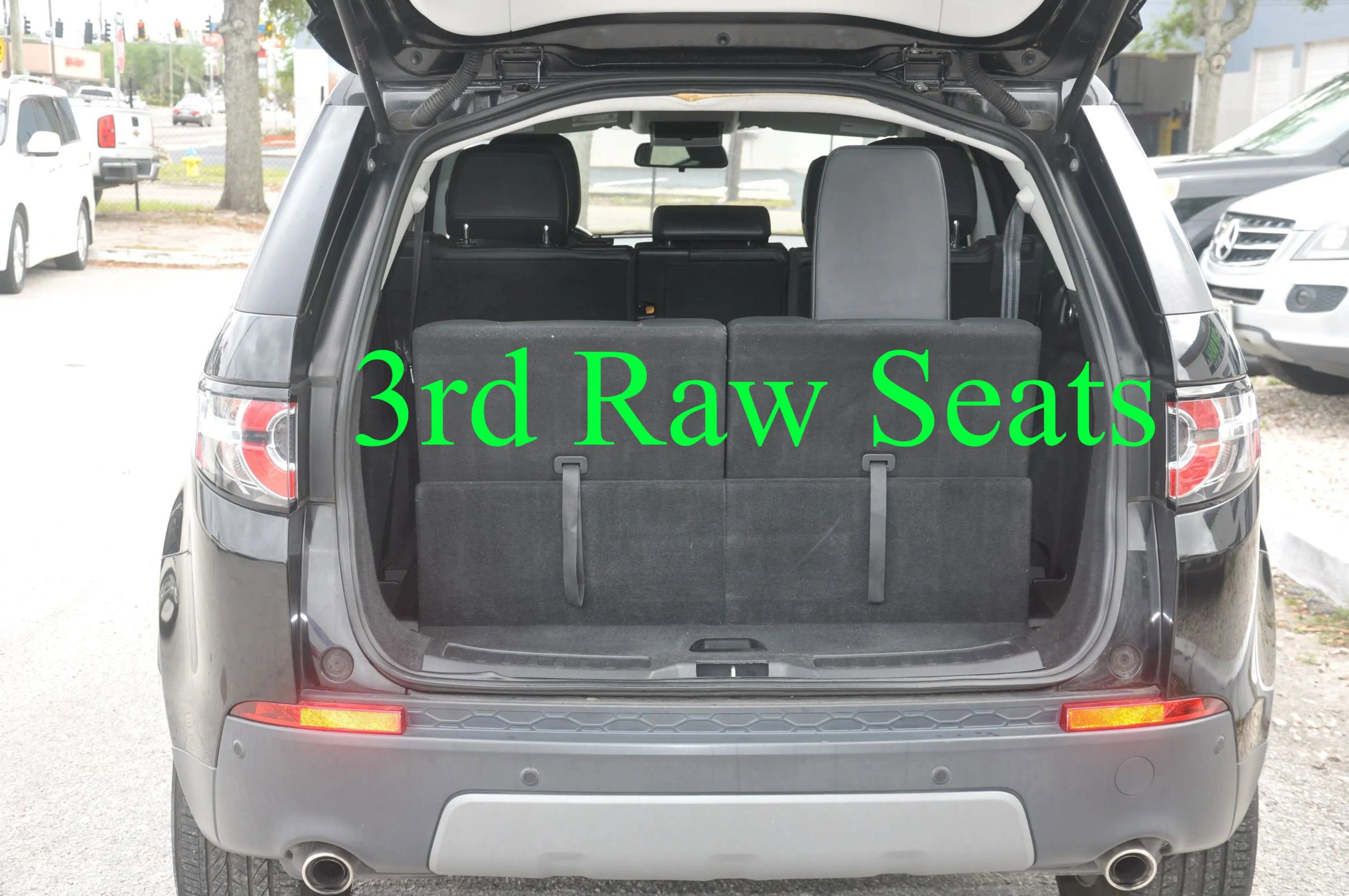 Used 2017 Land Rover Discovery Sport SE image 8