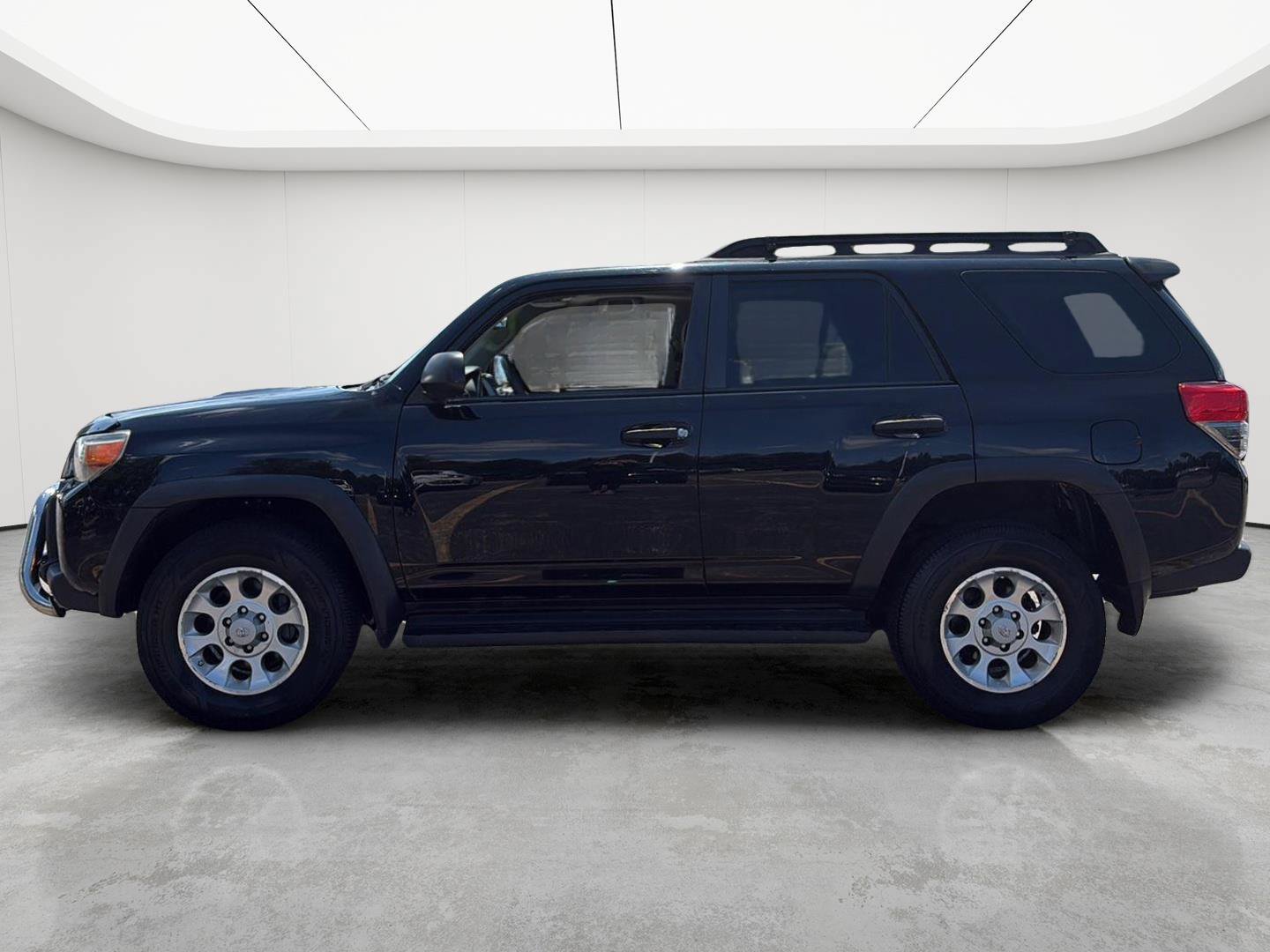 Used 2012 Toyota 4Runner SR5 AWD/4WD image 5