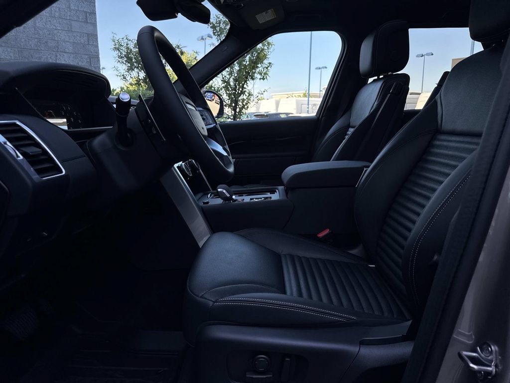 New 2026 Land Rover Discovery S AWD/4WD image 20
