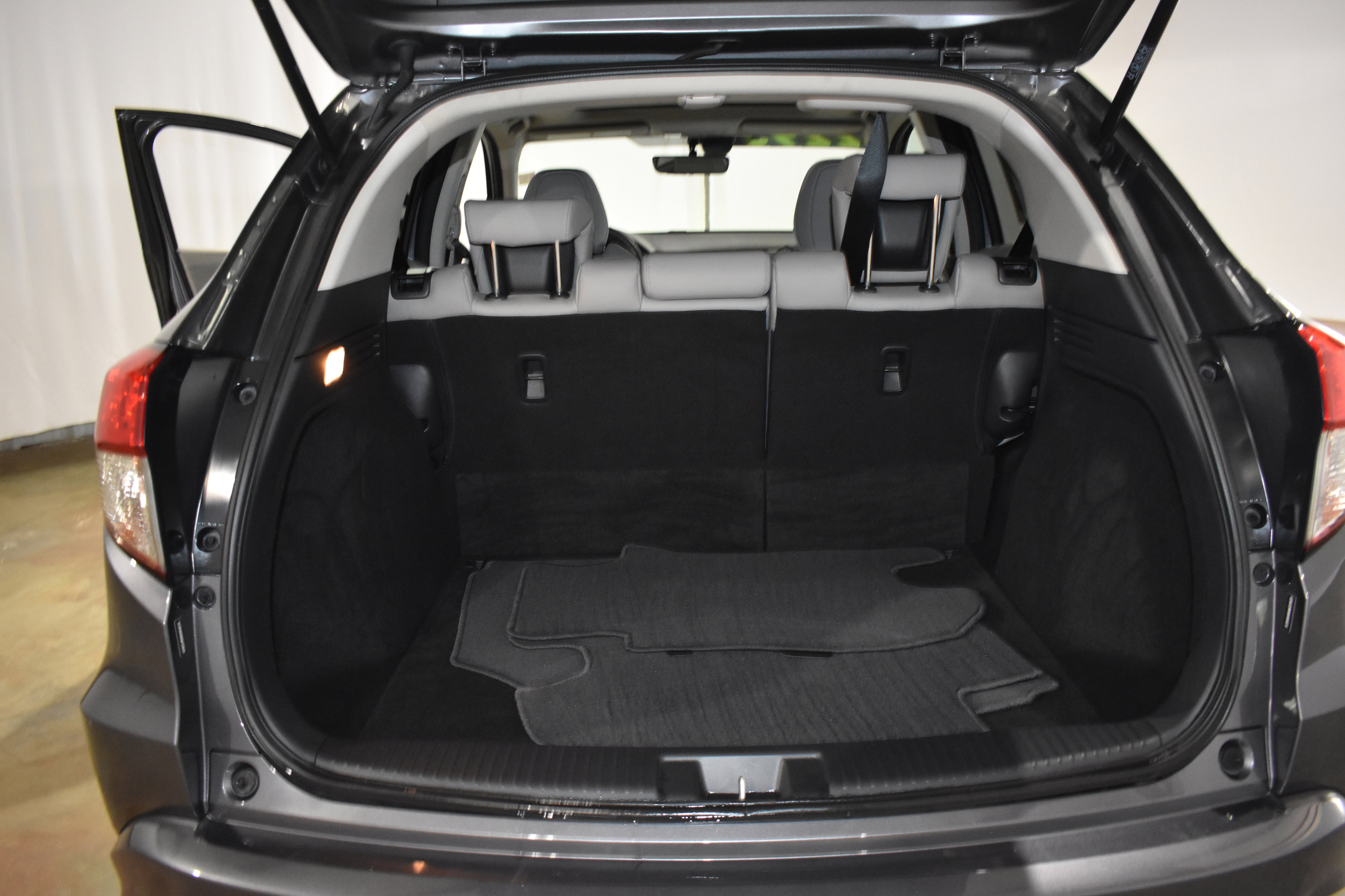 Used 2019 Honda HR-V Touring image 34