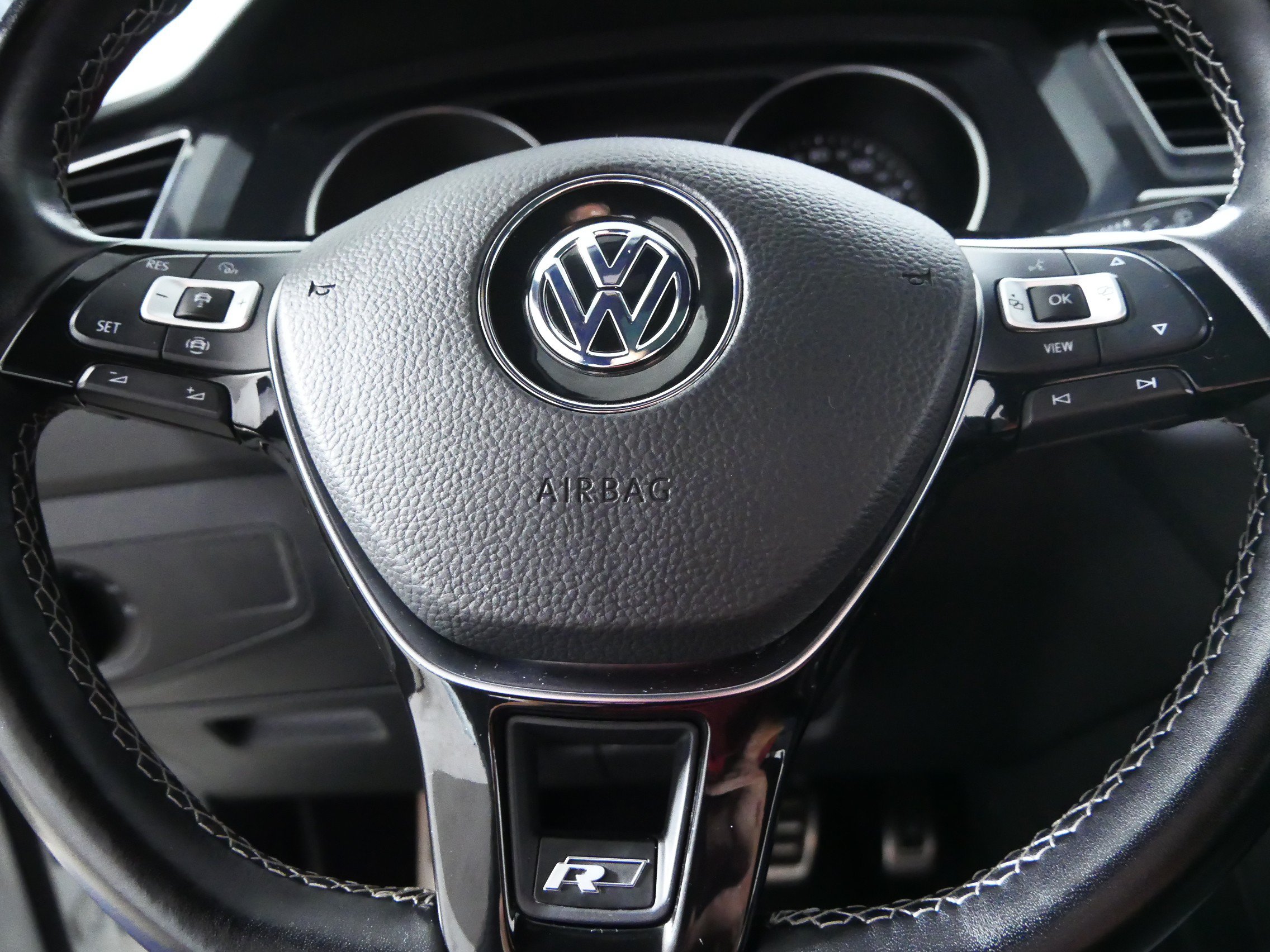 Used 2021 Volkswagen Tiguan SE R-Line AWD/4WD image 25