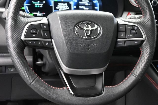Used 2025 Toyota Sienna XSE FWD image 8