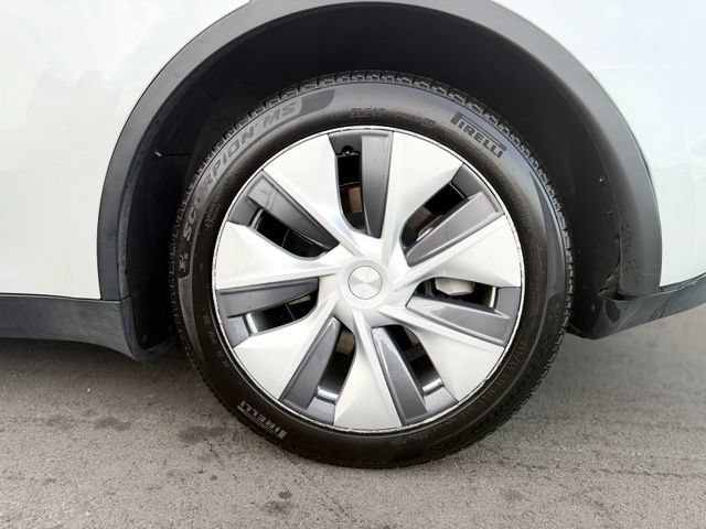Used 2023 Tesla Model Y Long Range AWD/4WD image 27
