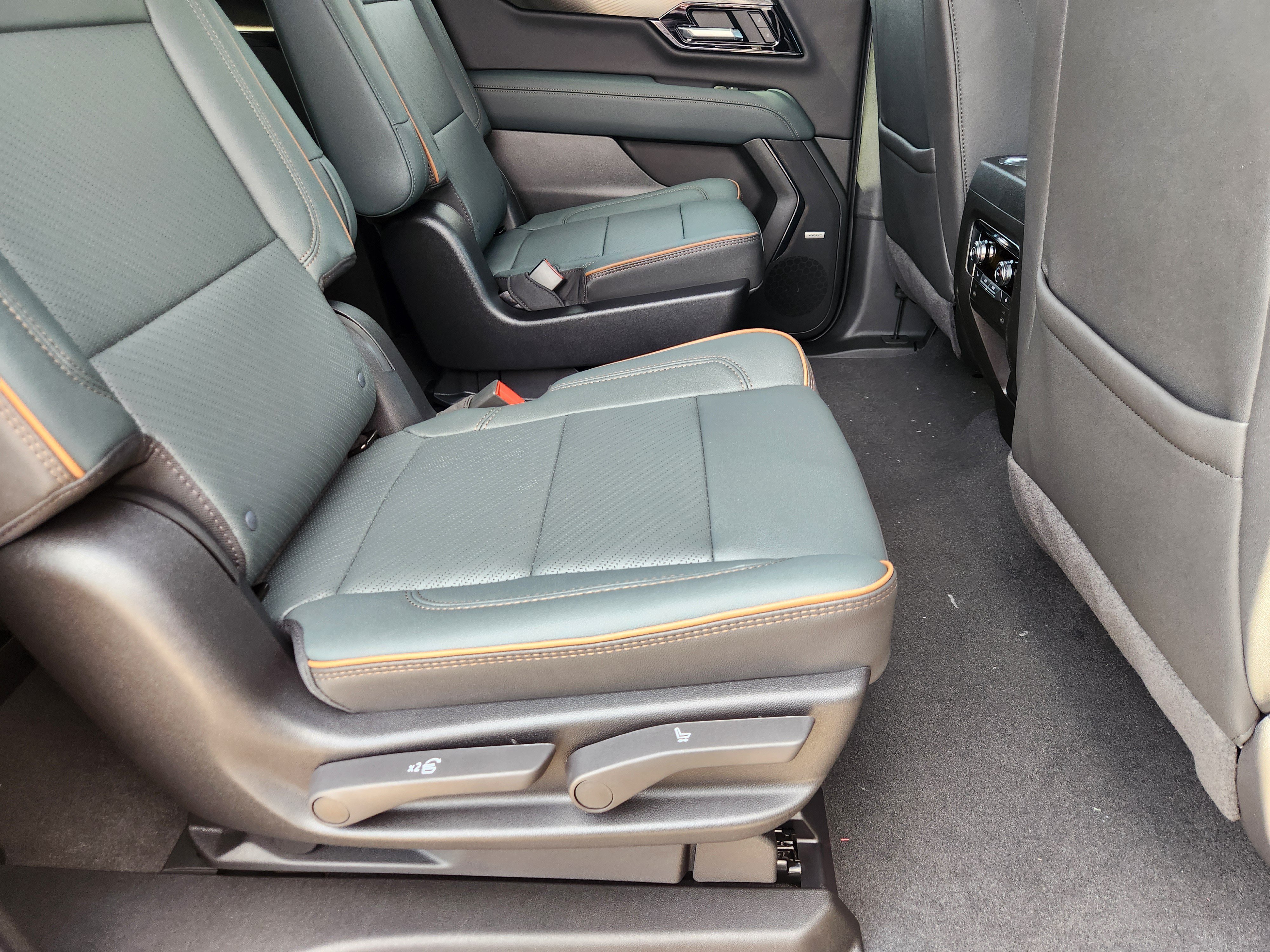 New 2026 GMC Yukon XL AT4 w/ AT4 Premium Package AWD/4WD image 21