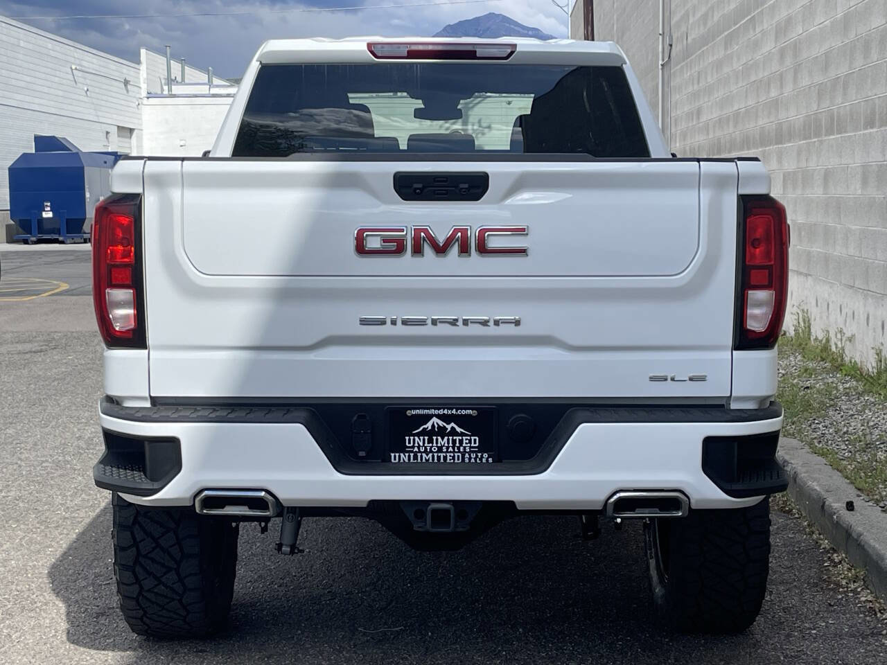 Used 2024 GMC Sierra 1500 SLE w/ X31 Off-Road Package AWD/4WD image 20