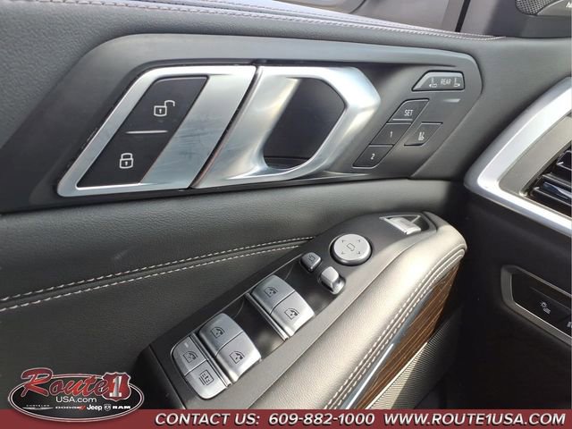 Used 2025 BMW X7 xDrive40i AWD/4WD image 29