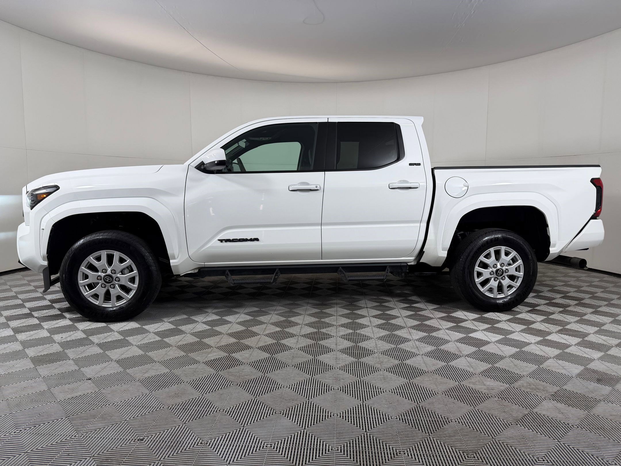 Certified 2025 Toyota Tacoma SR5 image 2
