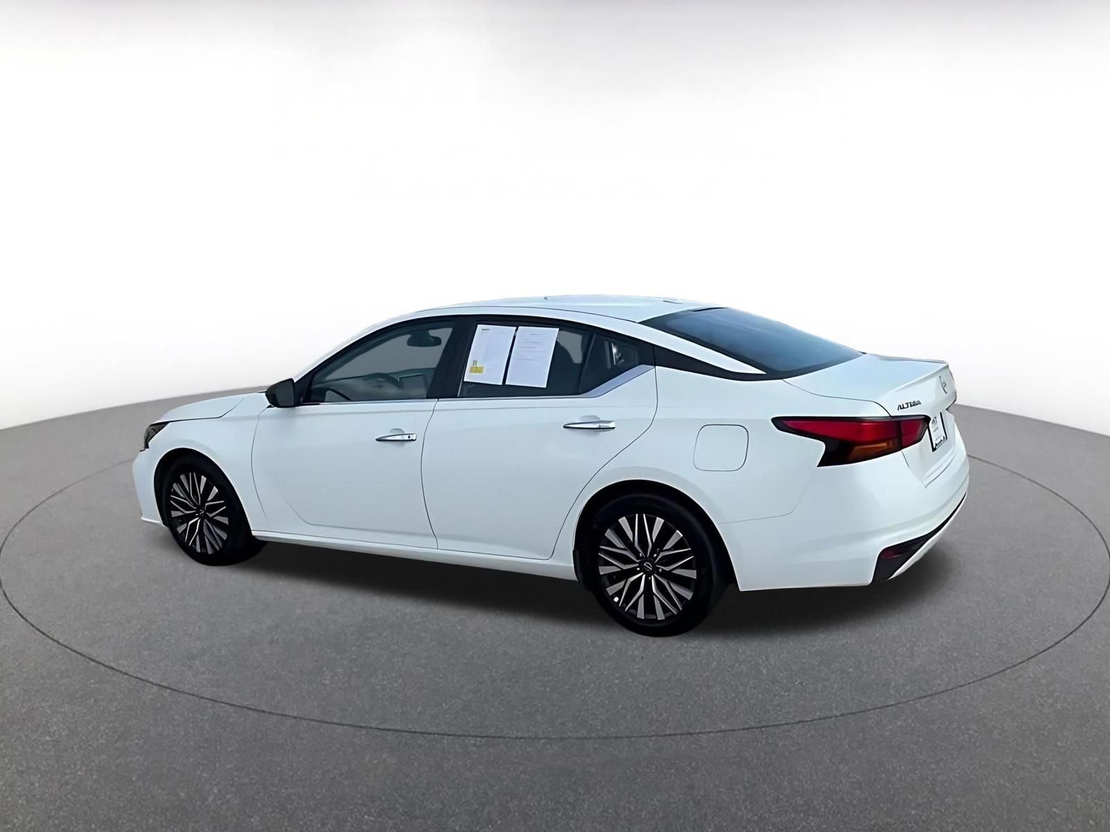 Used 2025 Nissan Altima 2.5 SV FWD image 10