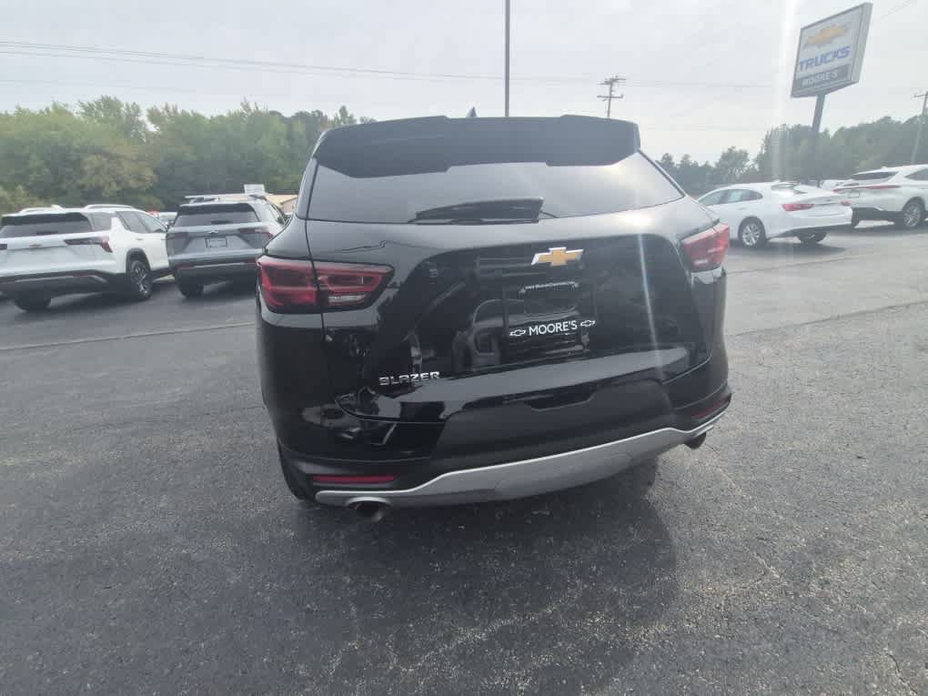 Used 2025 Chevrolet Blazer LT FWD image 6