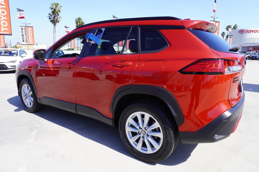 Certified 2022 Toyota Corolla Cross LE w/ Moonroof Package image 5