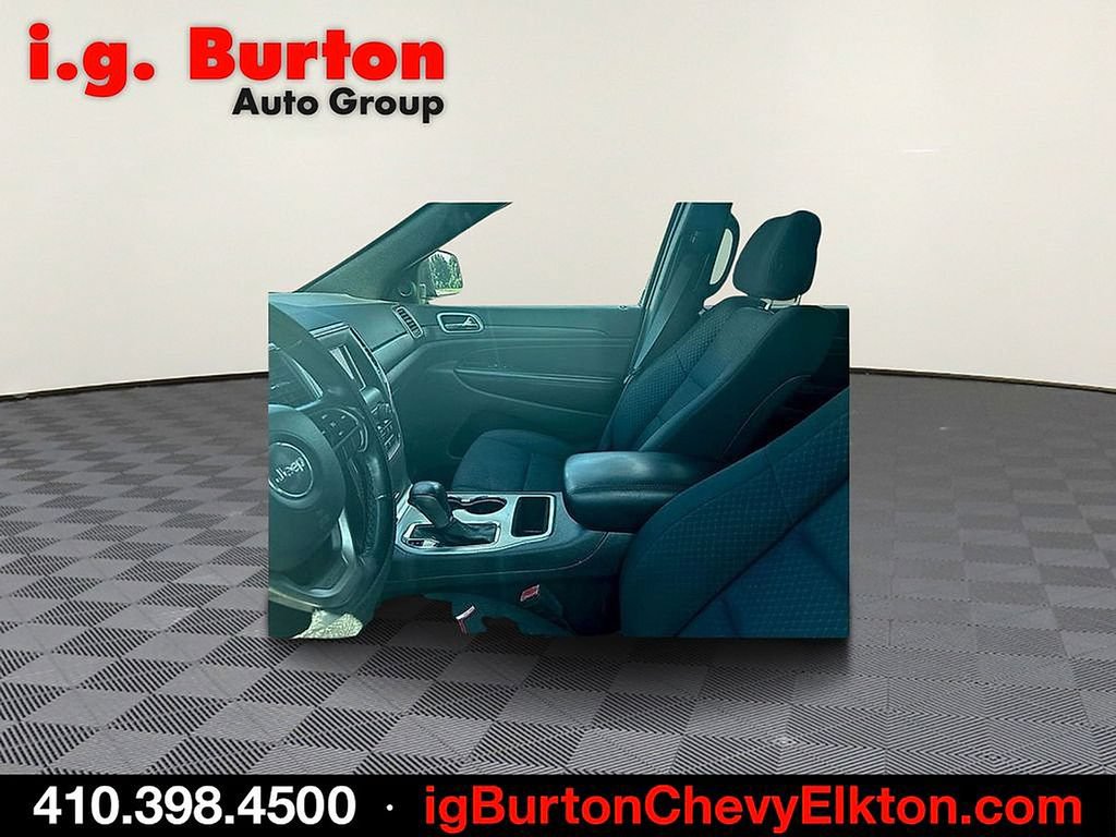 Used 2019 Jeep Grand Cherokee Laredo AWD/4WD image 5